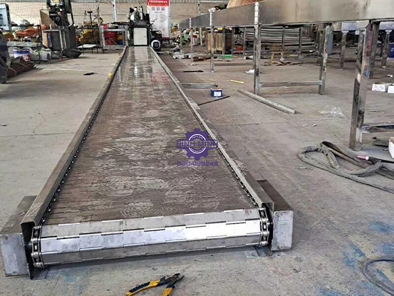 Băng tải xích tấm 304 – đặc điểm và ứng dụng thực tế